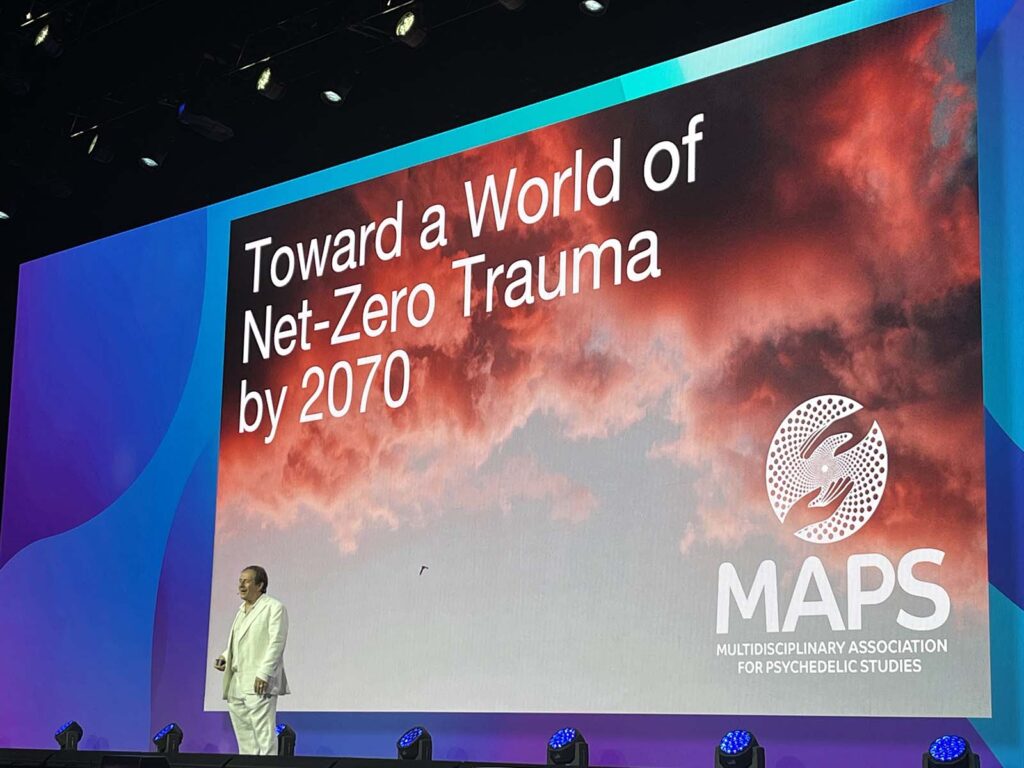 Rick Doblin, fundador y presidente de MAPS, en la inauguración de la Psychedelic Science 2023.